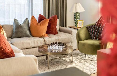 Modern 3-Bedroom Apartment near Kings Cross & Coal Drops - Photo 51