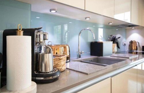 Westminster two bed one bath sleeps 5 with Air-Con - Photo 13