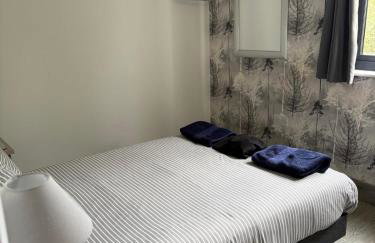 POPPY LUXURY LODGE Sleeps 8 at Fairview Farm, Ravenshead, Nottingham Near Sherwood Forest, Dog Friendly, Farm Stay great for wedding groups, families, Hen Do's, friends gatherings with amazing views - Foto 29