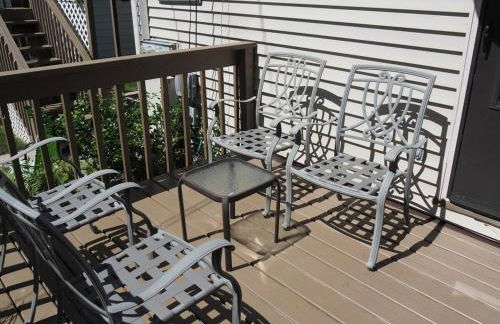 The Cute & Cozy - Lower Apt - Great Location! - Photo 5