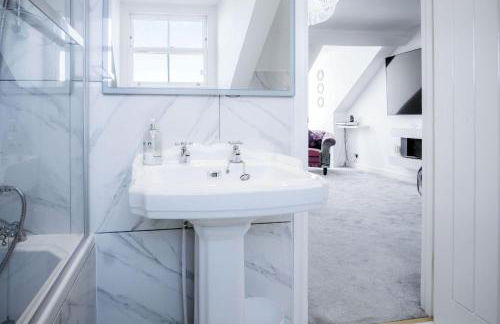 The Penthouse - Luxury 1 Bed - Panorama - Tenby - Photo 76