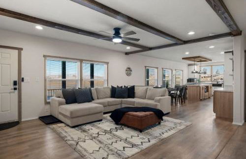 New Bear Lake Home with Beautiful Fall Views - Photo 8