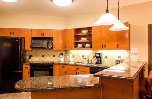 Have the family enjoy a 3 story waterslide in a resort setting in this 2BD condo - Foto 11