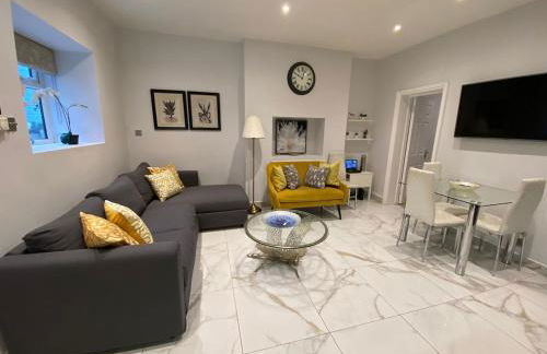 New Elegant 2 Bed flat in Chiswick - Photo 1