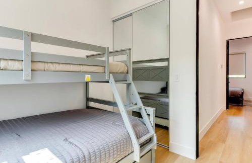 Modern Luxe Retreat Three-Bedroom #4 - Photo 32