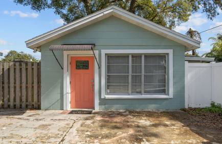 Comfy Modern Farmhouse Cottage w/ Private Patio! - Foto 7