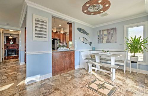 Lakefront Home with Game Room, Theater and Dock! - Foto 7