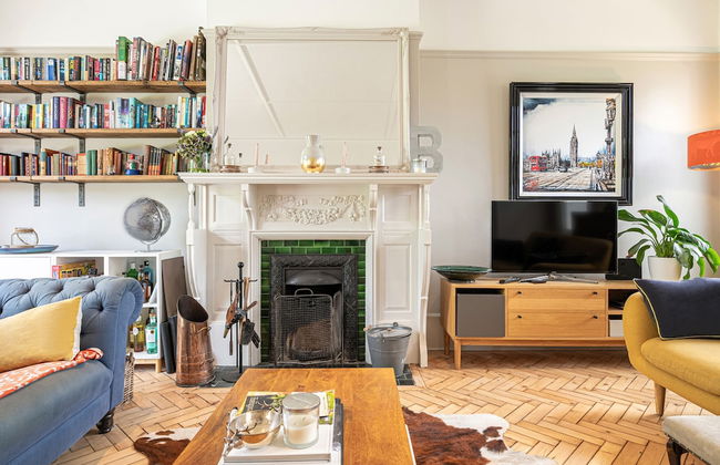 Chic and Colourful Family Home by Underthedoormat - Foto 33