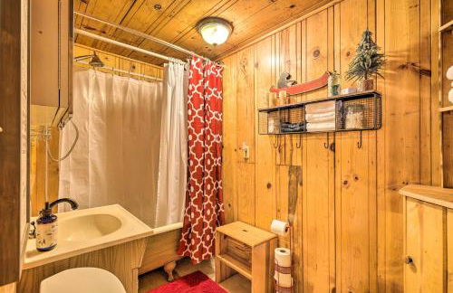 California Retreat with Deck, Fire Pit and Grill! - Foto 13