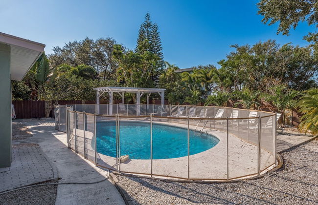 Great 6BR for All Ages/Heated Pool 5 Min to Beach by RedAwning - Foto 38