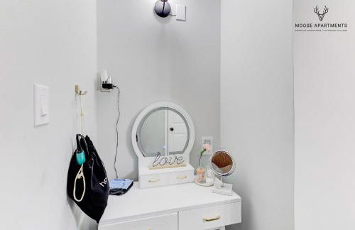 The Moose #7 - Instaworthy Studio with Amazing Views, Free Parking & Heated King Bed - Foto 20