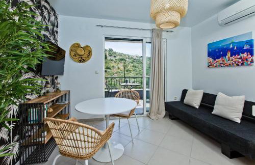 Luxurious Apartments Maslina with Beach - Photo 34