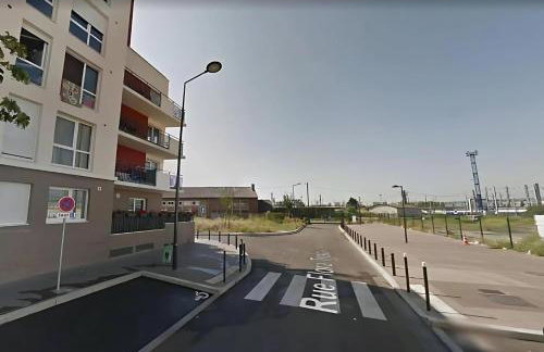 Live Like a Local Stylish 2BR with Balcony & Parking - Foto 27