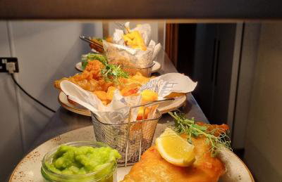 Two Bedroom Lodge In The Country - Restaurant Bar Onsite - Foto 9