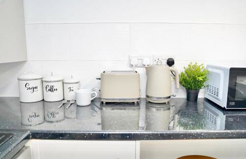 Large One Bedroom Apartments Southsea Sleeps 3 - Free Parking - Foto 20