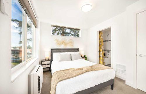 Designer Fremont Retreat w Mount Views & Office - Photo 18