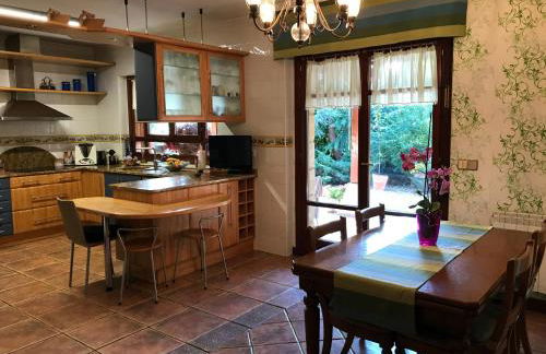 Caserio Arrigorri excelente ubicación jardín con BBQ perfecto para grupos - Foto 15