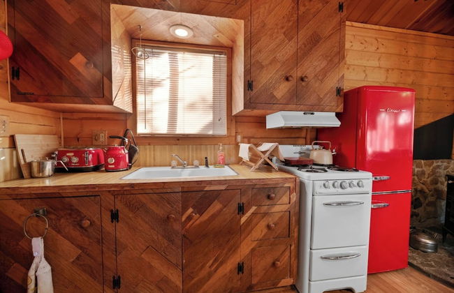 Charming Mountain Getaway - Photo 4