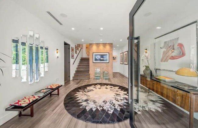 Willow Glen - Hollywood Hills Multi-level Villa With Theater & Pool - Photo 52