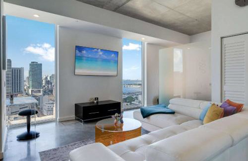 Vibrant Downtown Haven with Rooftop Pool & Parking - Foto 12