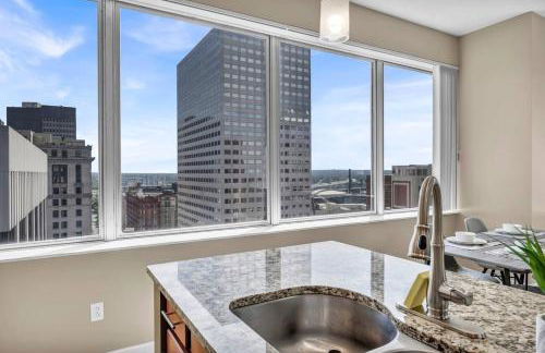 21st Floor Penthouse | Amazing Views of Downtown! - Photo 17