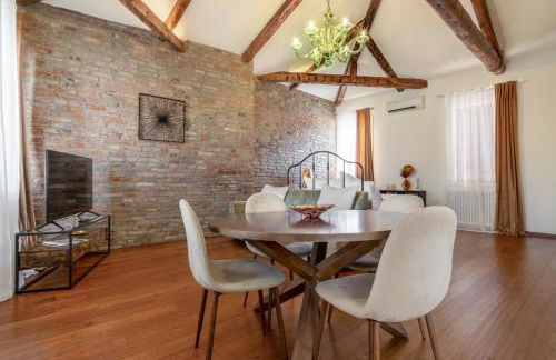 DUOMO Murano Apartment with Canal view - Photo 9