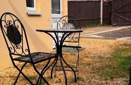 Modern Private Guest Suite Near Heathrow Free Parking & Garden - Foto 8