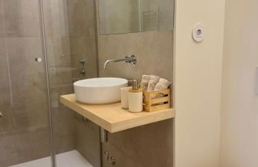 Serene Coastal Retreat with king Bed & Pool in Lavra - Foto 28