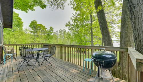 Hike and Snow Play! Waterfront Paradise Lake Retreat - Foto 2