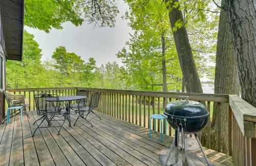 Hike and Snow Play! Waterfront Paradise Lake Retreat - Foto 2