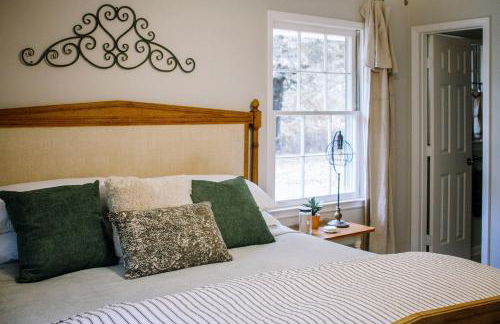 Mod Stable House on 10 Acres, Walk to Lake! - Foto 18