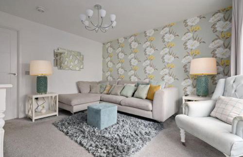 3BDR House By Vista Stays Short Lets & Serviced Accommodation Glasgow Scotland With Driveway Parking and PS4 - Foto 15