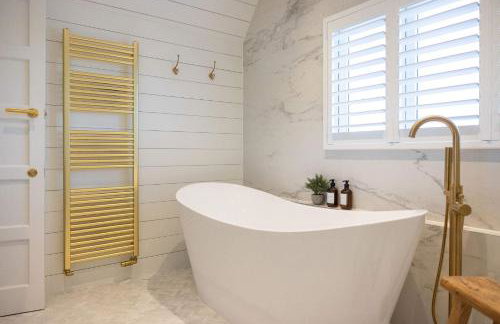 Luxury Beachfront Retreat for 14 with Hot Tub - Photo 42