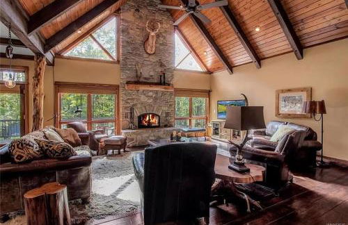 Luxurious Chalet! Hot-tub, Bonfire & Ideal Location for Skiing & Town - Foto 1