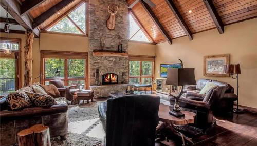 Luxurious Chalet! Hot-tub, Bonfire & Ideal Location for Skiing & Town - Foto 1