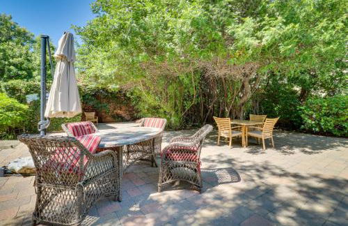 Granada Hills Condo with Community Pool and Workspace - Foto 25