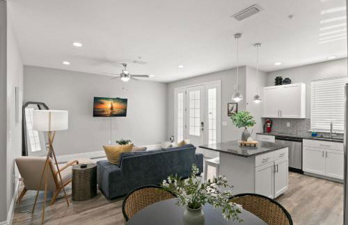 Canopy Couplet - 2 Upscale Condos by Main St - Foto 14