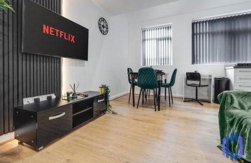 Sophisticated & Stylish Flat near Manchester Airport - Sleeps 9 - Foto 9