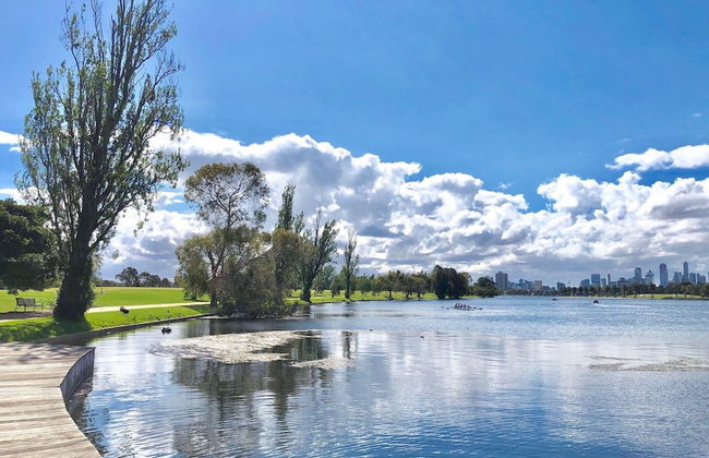 Deluxe and Brand New Lakeside Apartment - Foto 34