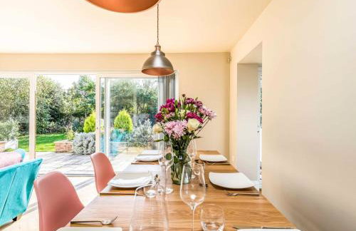 Stylish and fresh 4 bed beach house with garden - Pass the Keys - Foto 22