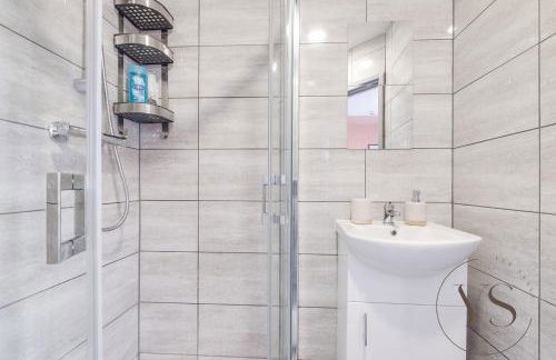 Modern 1C Longton Studio Near Alton Towers with Netflix, Wi-Fi & Kitchenette - Foto 15