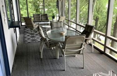 Inmerse in the Serenity of this Lakefront Cottage in Cadiz, Kentucky - Foto 16