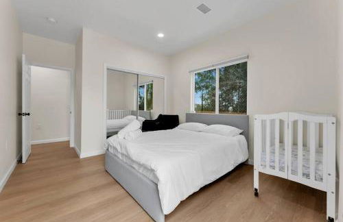 Urban Retreat Fun Relax Self Check-In Hot Tub Foosball Fire Pit Cornhole - Photo 7