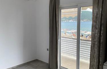 Seafront Apartment Nea Peramos - Photo 9