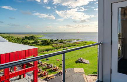 The Planet - Waterfront 3-Bedroom, 3-Bathroom Penthouse Suite at REAL Watersports - Foto 16