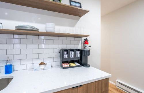 Modern 2BR 8 mins to Penn Station with WiFi and Laundry - Foto 7