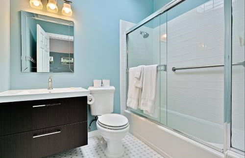 Shores Perfection - Spa, AC, Pet Friendly, Parking, Fire Pit & Massive Private Yard! - Foto 73