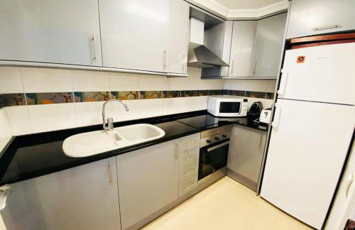 Apartamento en primera línea de playa con piscina y garaje gratuito - Foto 43