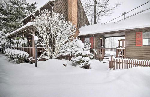 Modern Mountain Retreat with Deck and Hot Tub! - Foto 30