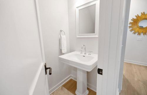 Chandeluer Shore 9 - Steps to Beach, Pet-Friendly, Pool, Fast WiFi - Foto 20